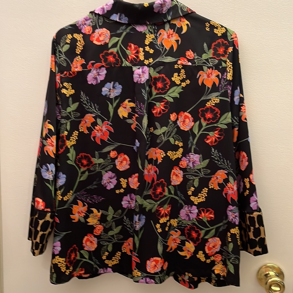 EUC Who What Wear Blouse - Picture 2 of 5